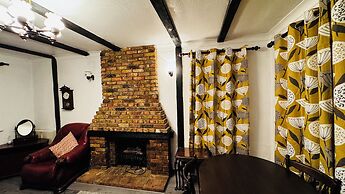 Spacious 4 Bedroom House in St Albans
