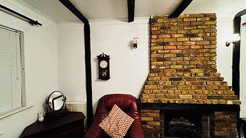 Spacious 4 Bedroom House in St Albans