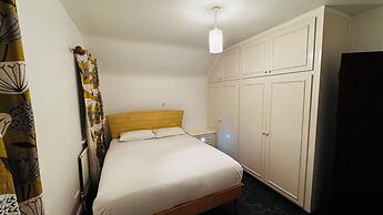 Spacious 4 Bedroom House in St Albans