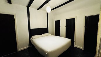 Spacious 4 Bedroom House in St Albans