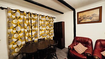 Spacious 4 Bedroom House in St Albans