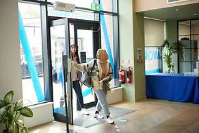 Student Only Canvas Arundel House