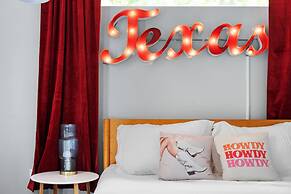 Stunning Centrally Located FUN 3BR Home