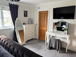 5-bedroom Family Holiday Home Sleeps 7 Garden Parking Pet Friendly Nor