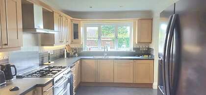 5-bedroom Family Holiday Home Sleeps 7 Garden Parking Pet Friendly Nor