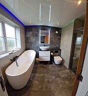 5-bedroom Family Holiday Home Sleeps 7 Garden Parking Pet Friendly Nor