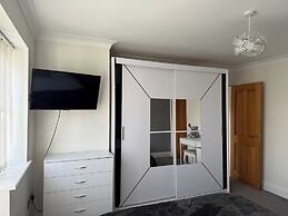 5-bedroom Family Holiday Home Sleeps 7 Garden Parking Pet Friendly Nor