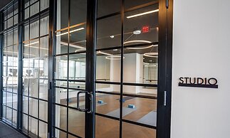 Apartment in New Luxury Condo Downtown