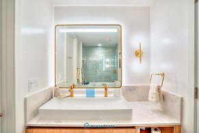 Apartment in New Luxury Condo Downtown