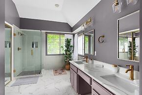 Neon Cowboy House With Private Pool