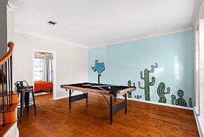 Neon Cowboy House With Private Pool