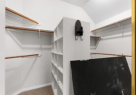 Neon Cowboy House With Private Pool