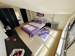 Art Apartment Sleeps 4, Mountain Views