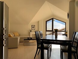 Bansko Spacious Art Apartment With Mountain Views