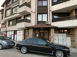 Bansko Spacious Art Apartment With Mountain Views