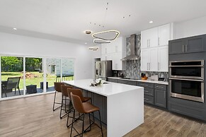 The Gateway 6BED 2 Houses GameRoom Pool