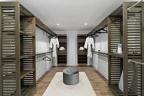 The Gateway 6BED 2 Houses GameRoom Pool