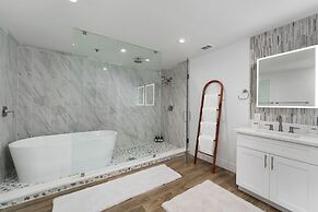 The Gateway 6BED 2 Houses GameRoom Pool