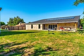 The Gateway 6BED 2 Houses GameRoom Pool