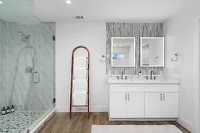 The Gateway 6BED 2 Houses GameRoom Pool