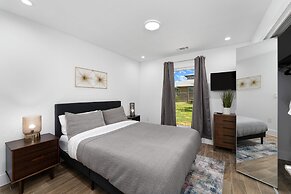 The Gateway 6BED 2 Houses GameRoom Pool