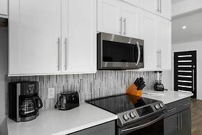 The Gateway 6BED 2 Houses GameRoom Pool