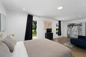 The Gateway 6BED 2 Houses GameRoom Pool