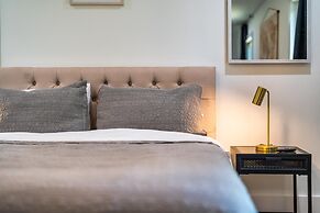 The Gateway 6BED 2 Houses GameRoom Pool