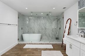 The Gateway 6BED 2 Houses GameRoom Pool