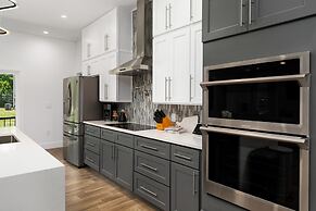 The Gateway 6BED 2 Houses GameRoom Pool