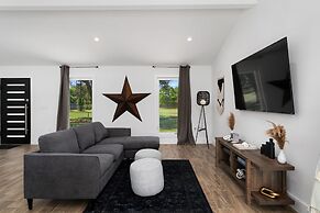 The Gateway 6BED 2 Houses GameRoom Pool