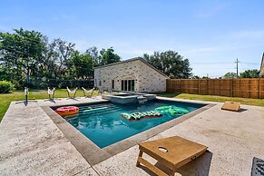 The Gateway 6BED 2 Houses GameRoom Pool