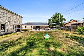 The Gateway 6BED 2 Houses GameRoom Pool