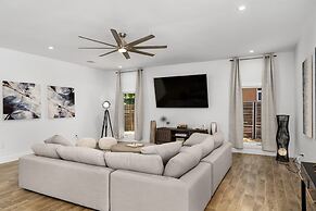 The Gateway 6BED 2 Houses GameRoom Pool