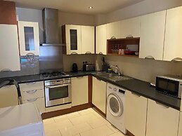 Modern Apt 3 Bedrooms Near Dundrum
