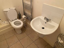 Modern Apt 3 Bedrooms Near Dundrum