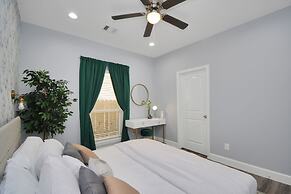 Cozy Retreat Near NRG Stadium, Free parking, Wi Fi