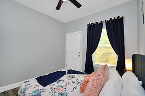 Cozy Retreat Near NRG Stadium, Free parking, Wi Fi