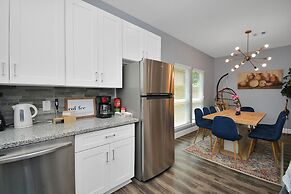 Cozy Retreat Near NRG Stadium, Free parking, Wi Fi