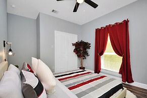 Cozy Retreat Near NRG Stadium, Free parking, Wi Fi