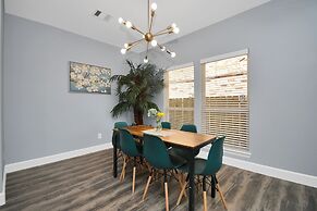 Cozy Retreat Near NRG Stadium, Free parking, Wi Fi