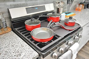 Cozy Retreat Near NRG Stadium, Free parking, Wi Fi