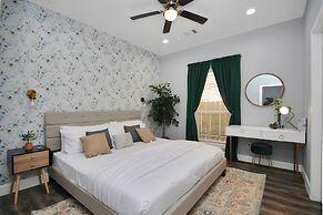 Cozy Retreat Near NRG Stadium, Free parking, Wi Fi