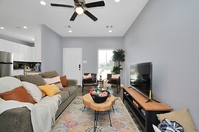 Cozy Retreat Near NRG Stadium, Free parking, Wi Fi