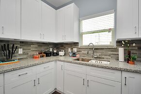 Cozy Retreat Near NRG Stadium, Free parking, Wi Fi