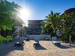 Beach Front Hotel Boutique DK House