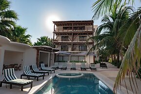 Beach Front Hotel Boutique DK House