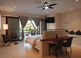 Beach Front Hotel Boutique DK House