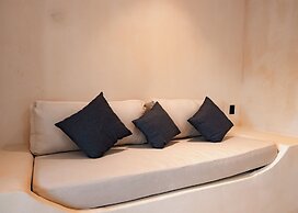 Beach Front Hotel Boutique DK House