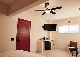 Beach Front Hotel Boutique DK House